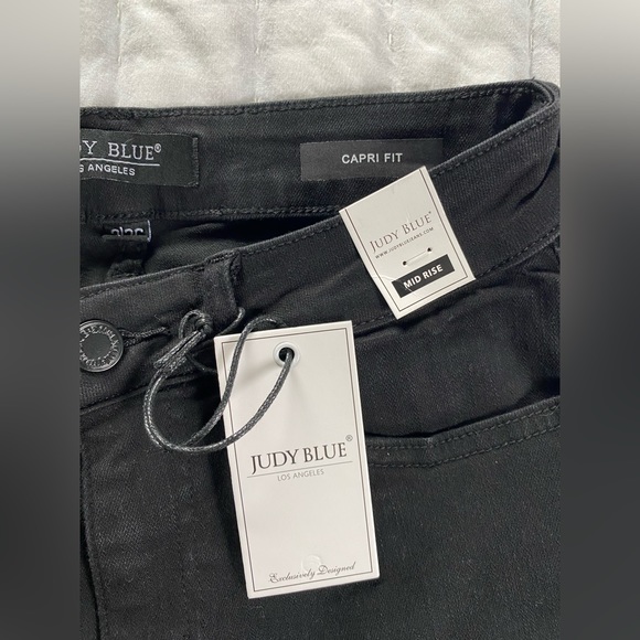 Judy Blue Capri Jeans, Black, Size 3/26, NWT, Mid-Rise - Picture 4 of 4